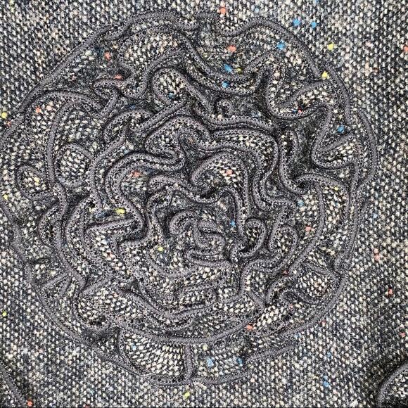 LOFT dark gray wool blend A-line skirt with flower appliqué size 0P 0 Petite - Picture 4 of 5